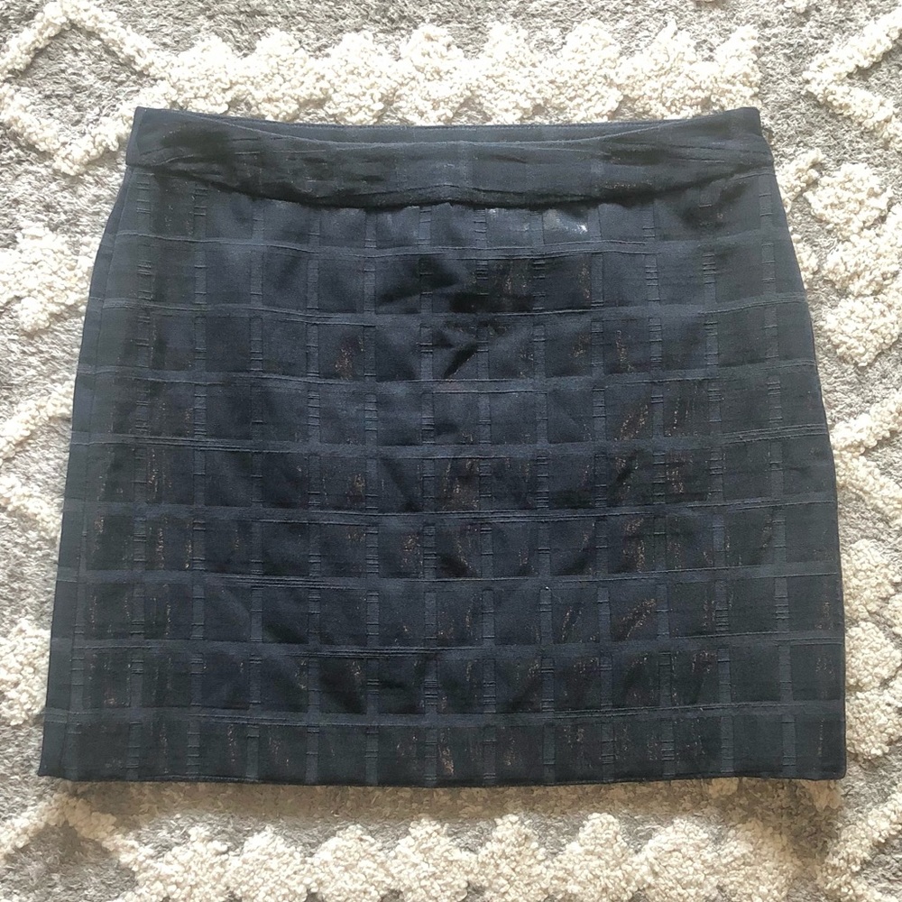 Gap size 4 black zip up mini black skirt.